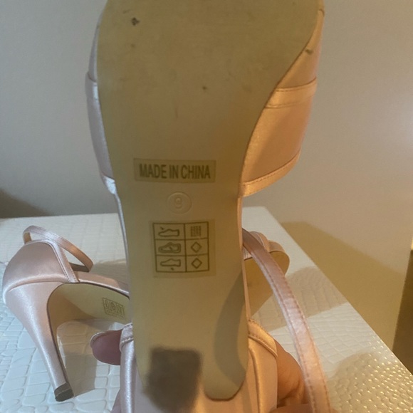 Gorgeous pale pink satin peep toe heel size 9 - Picture 7 of 7